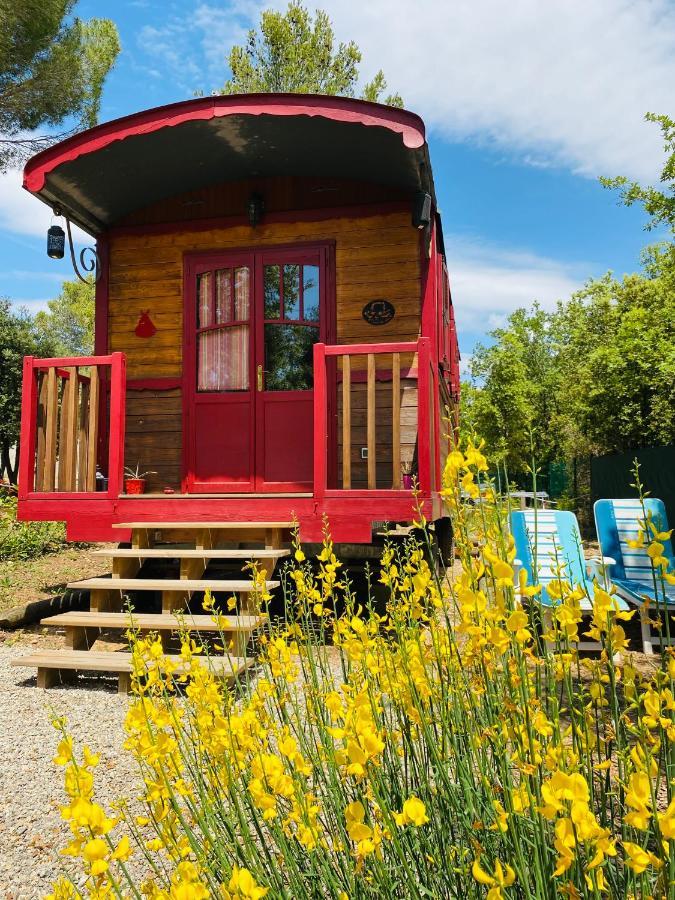 Holiday home La Roulotte De *